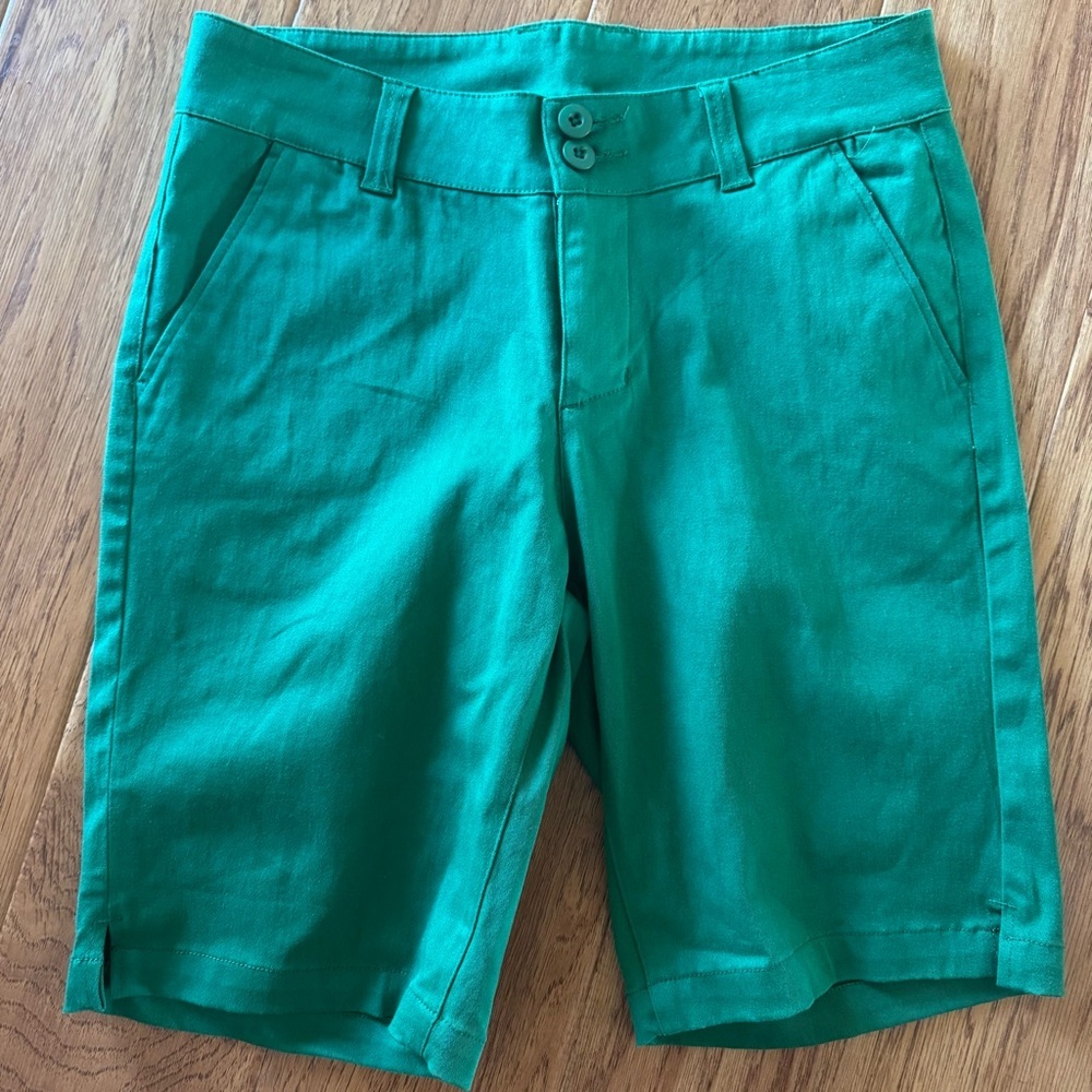 Kavu Flat Front Bermuda Shorts Women’s 8 Grass Green Golf Beach Casual Outdoor